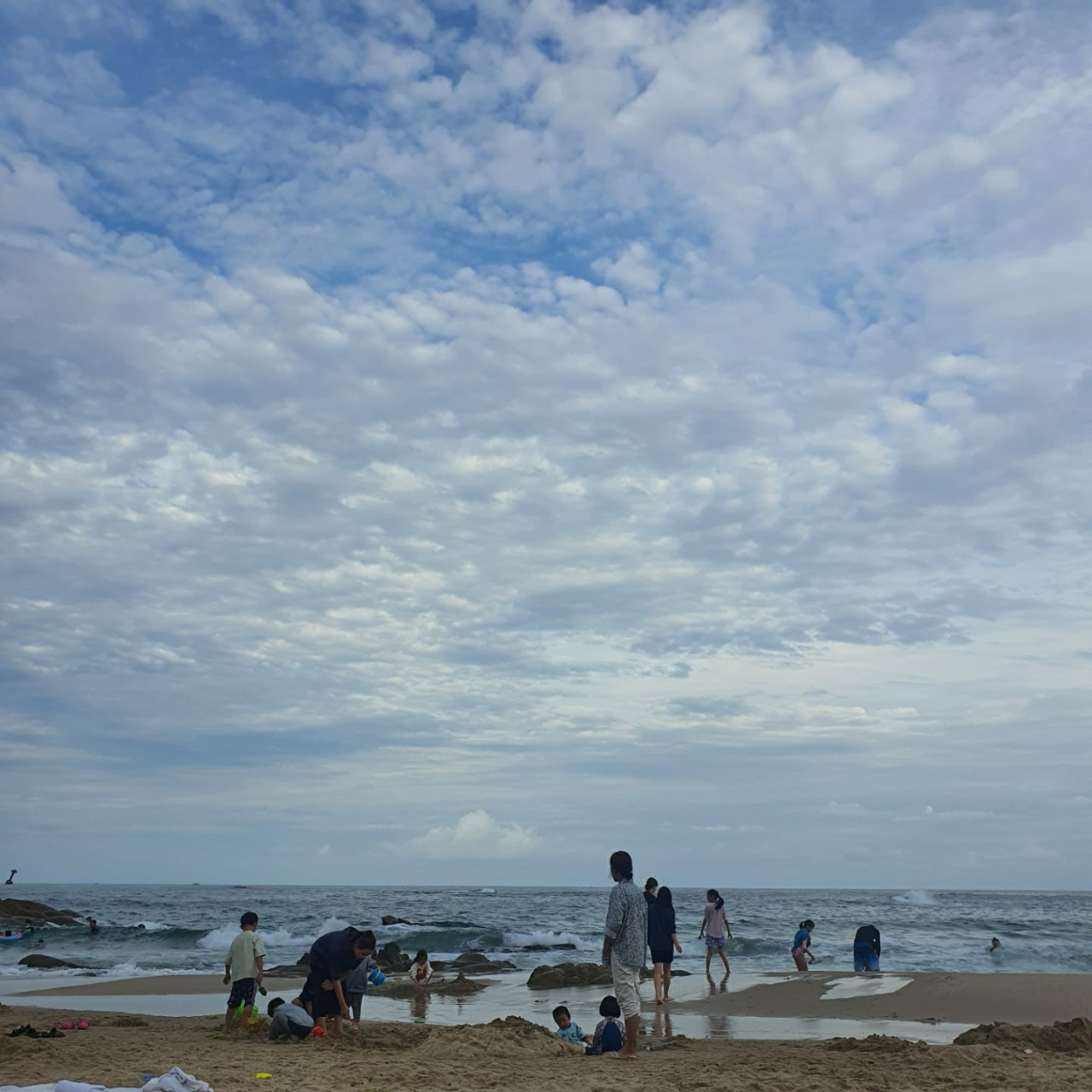 글라라 클랄라♡-643 Exo. 도와주시다 (2022 여름)-55109309680.jpg