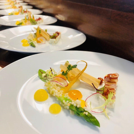 스파겔을 표현한 다이닝 아스파라거스.jpg