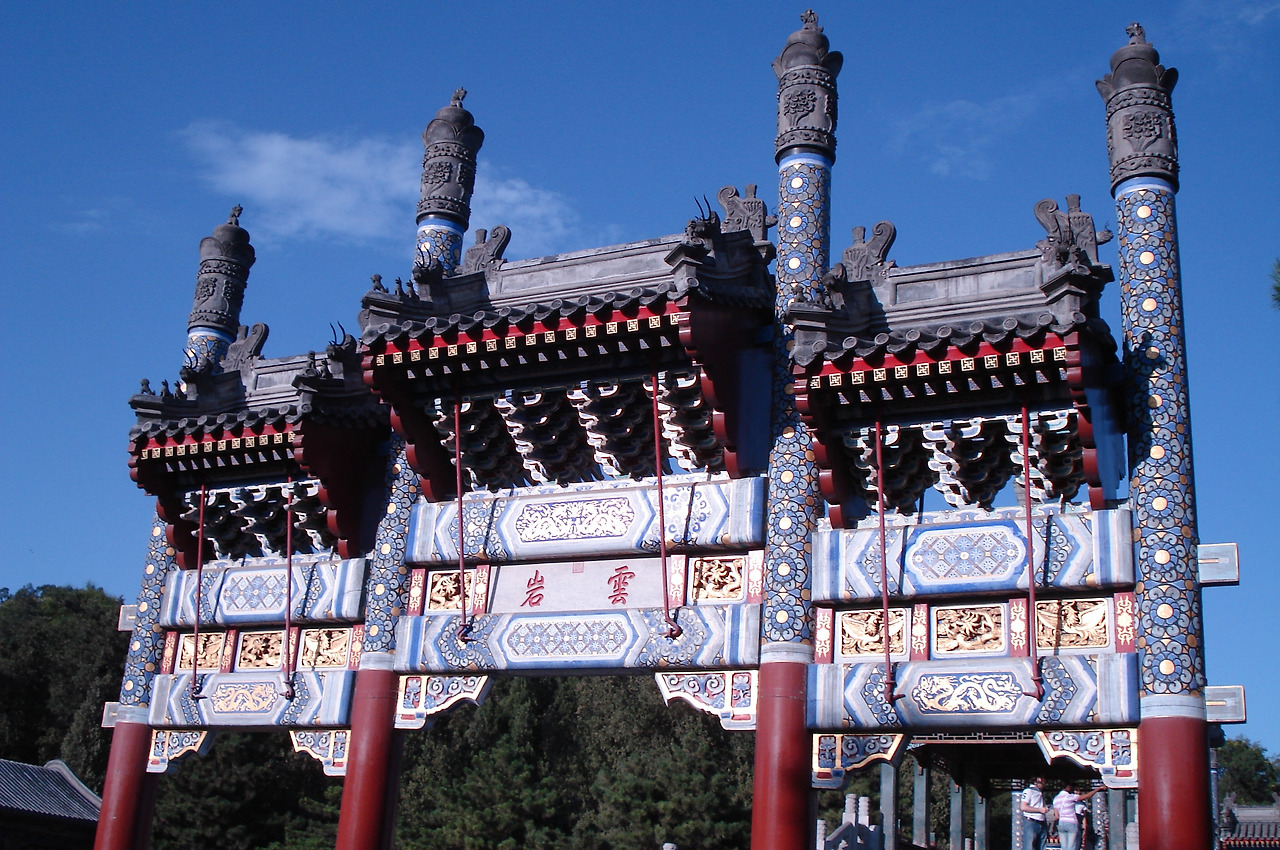 Decorated_Paifang_in_Summer_Palace.jpg