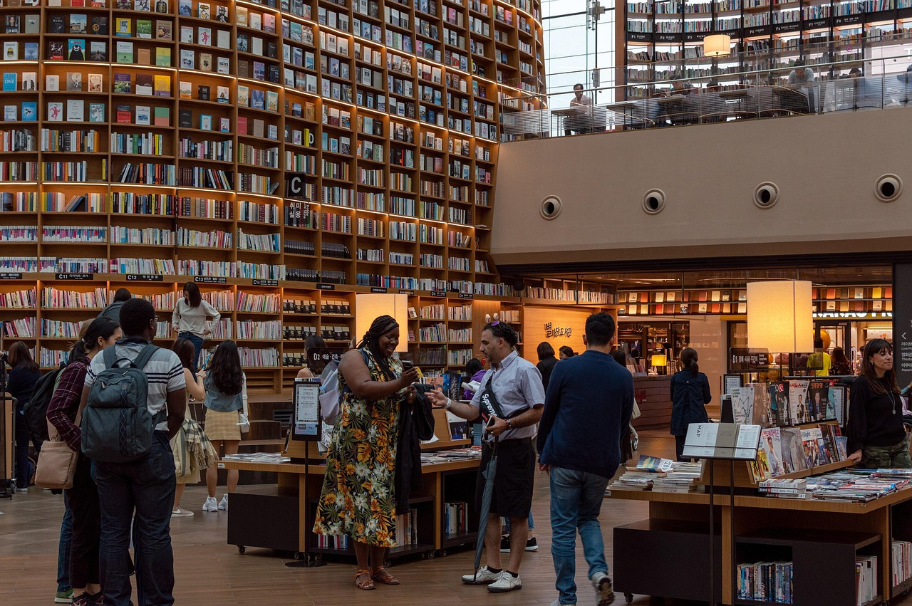 bookstore-6258757_1280.jpg