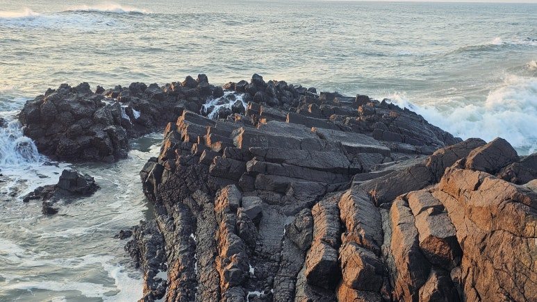 10코스 누워있는 주상절리.jpg