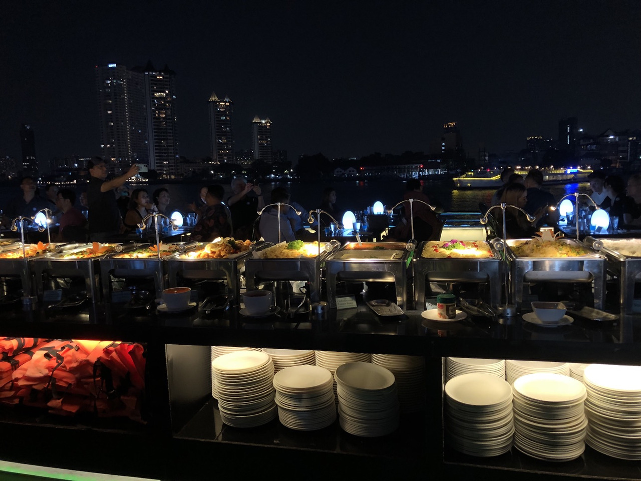 선상뷔페.jpg