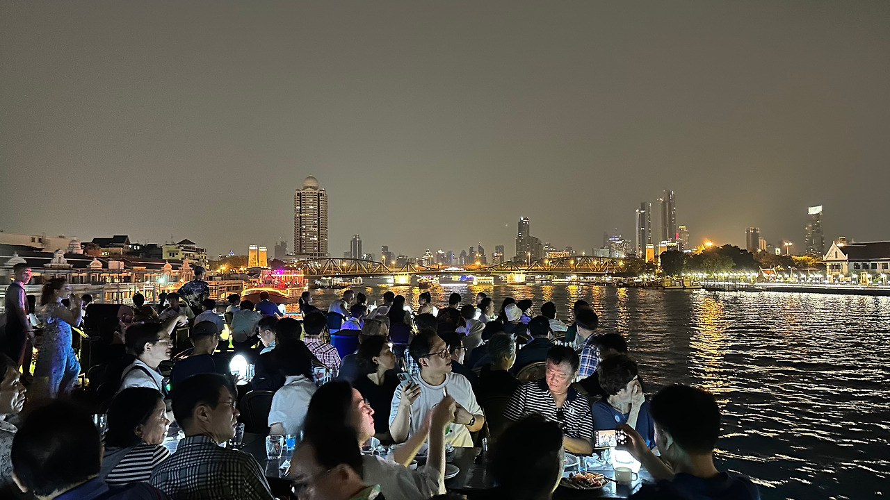 사람들 환호.jpg