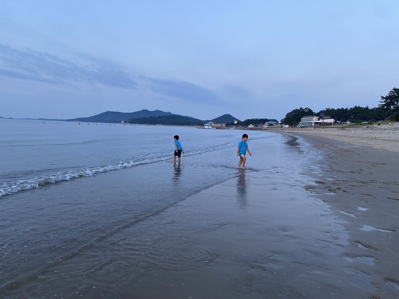 백사장이 물에 잠김.jpg