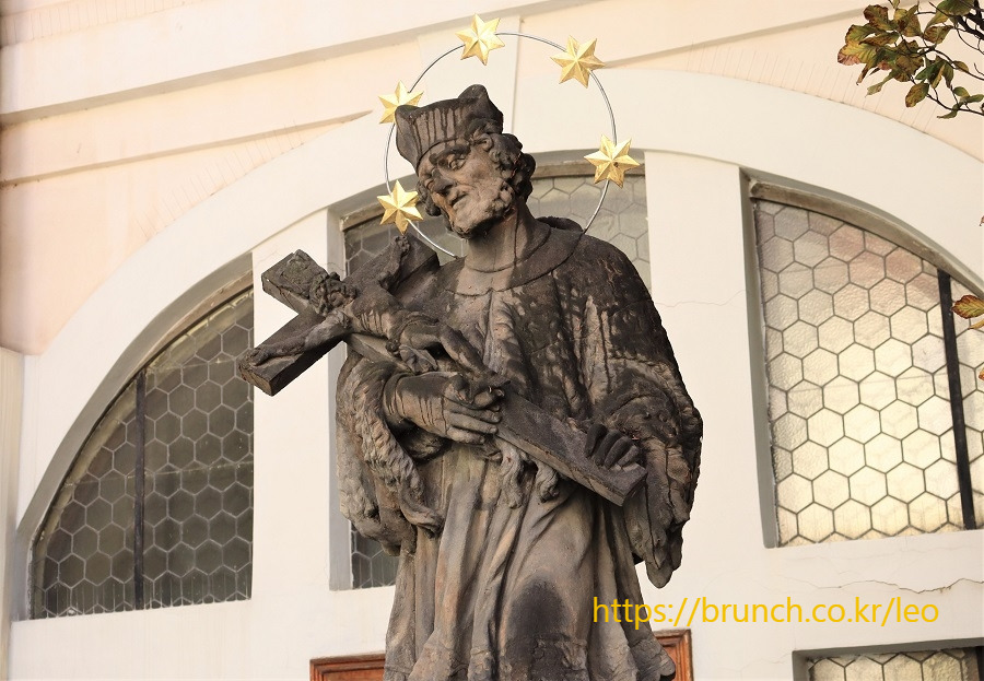 눈의 성모 마리아 교회1 (5).jpg