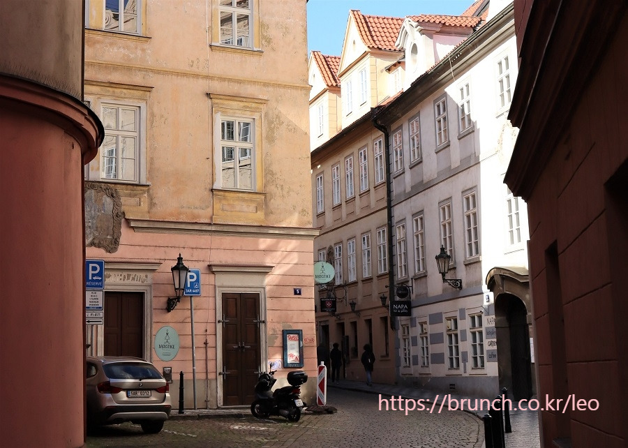 레논벽 인근 (7).jpg