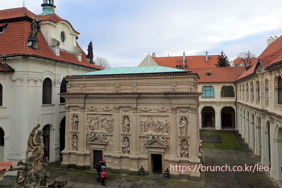 프라하성 인근-로레타 수도원 (180).jpg
