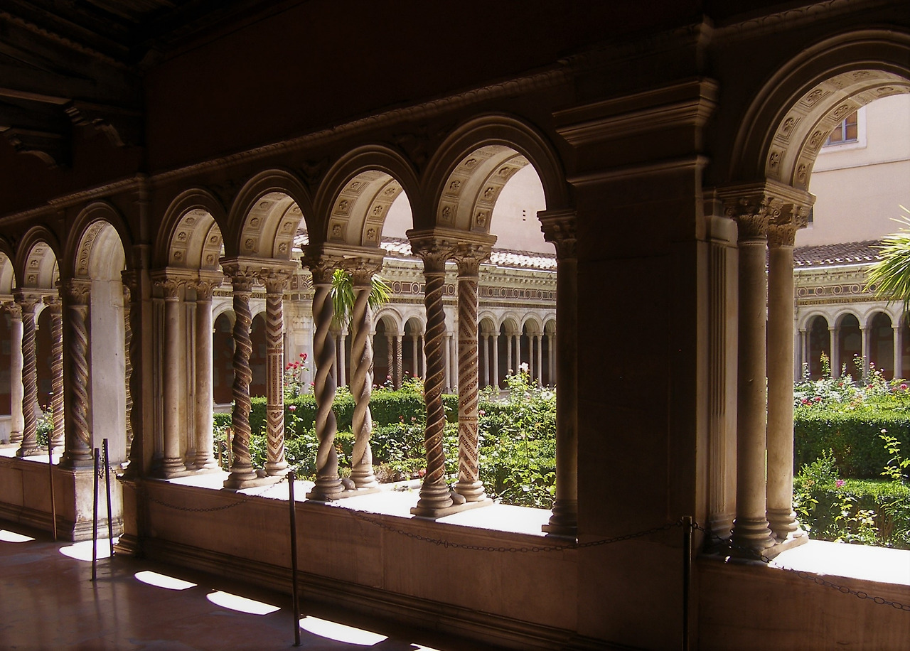 Rom,_Sankt_Paul_vor_den_Mauern_(San_Paolo_fuori_le_mura),_Kreuzgang_des_Klosters (2).jpg