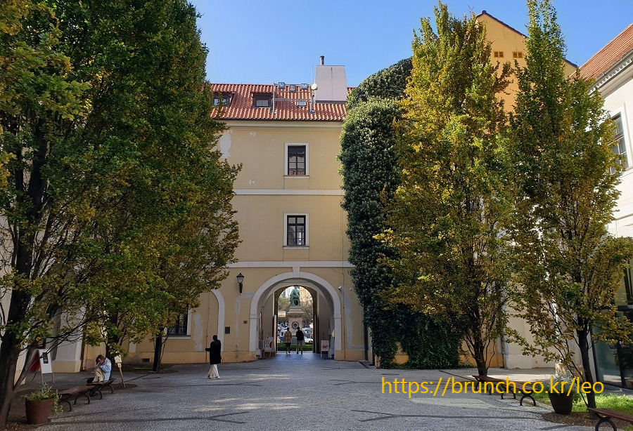 눈의 성모 마리아 교회 (8).jpg