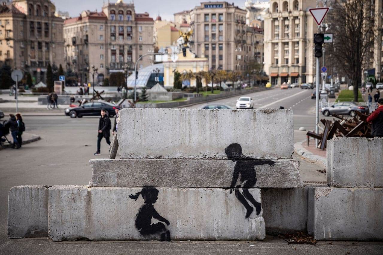 221114131700-03-banksy-ukraine-murals.jpg