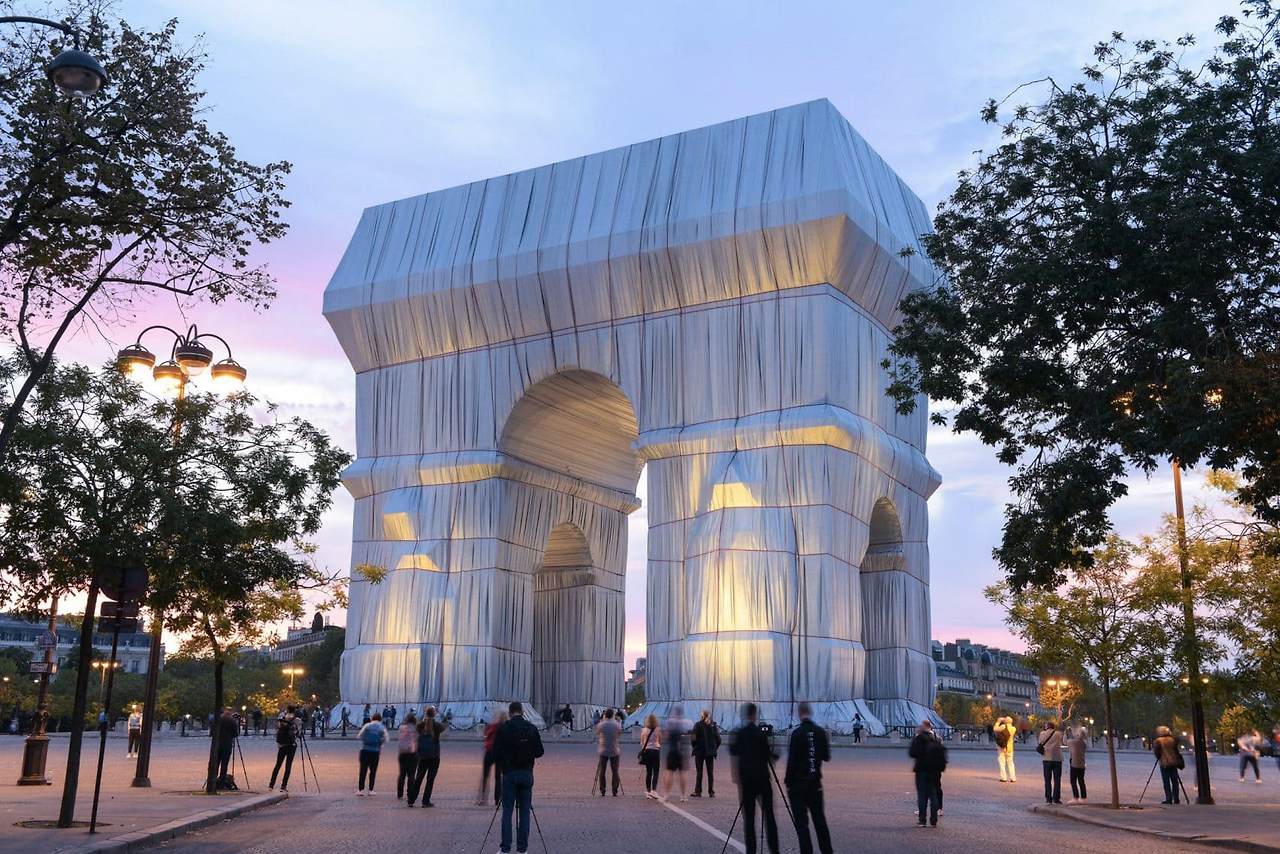 arc-de-triomphe-wrapped-christo-and-jeanne-claude_dezeen_2364_col_9-1704x1137.jpg