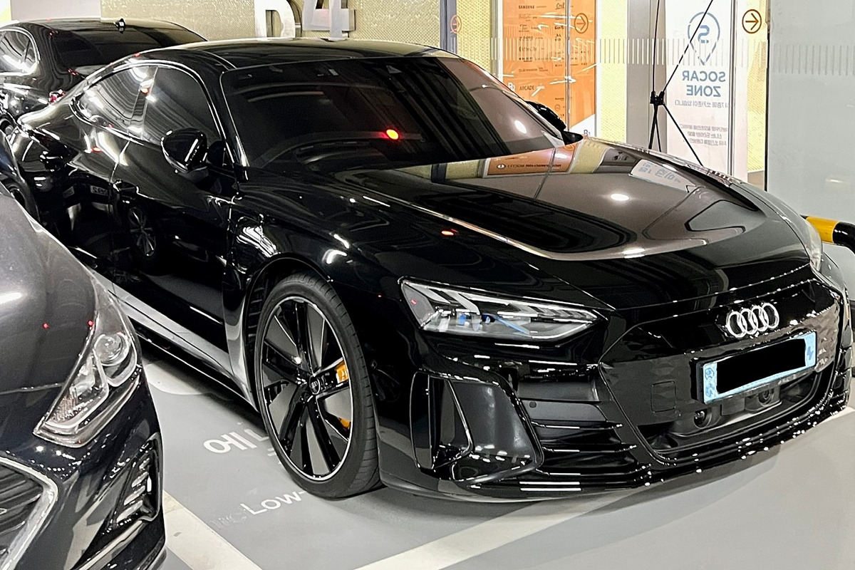 전우측면_아우디 E-트론 GT.jpg