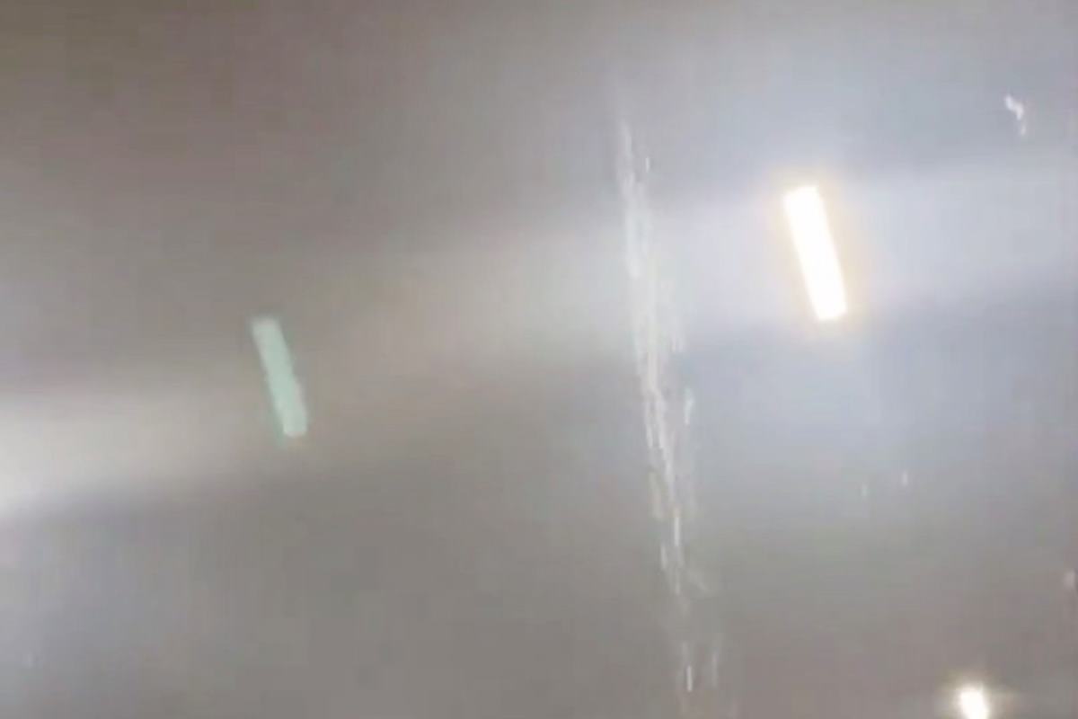 천장에서 물이 세는 다롄 터널 사진 출처 = 트위터 'GundamNorthrop'.jpg