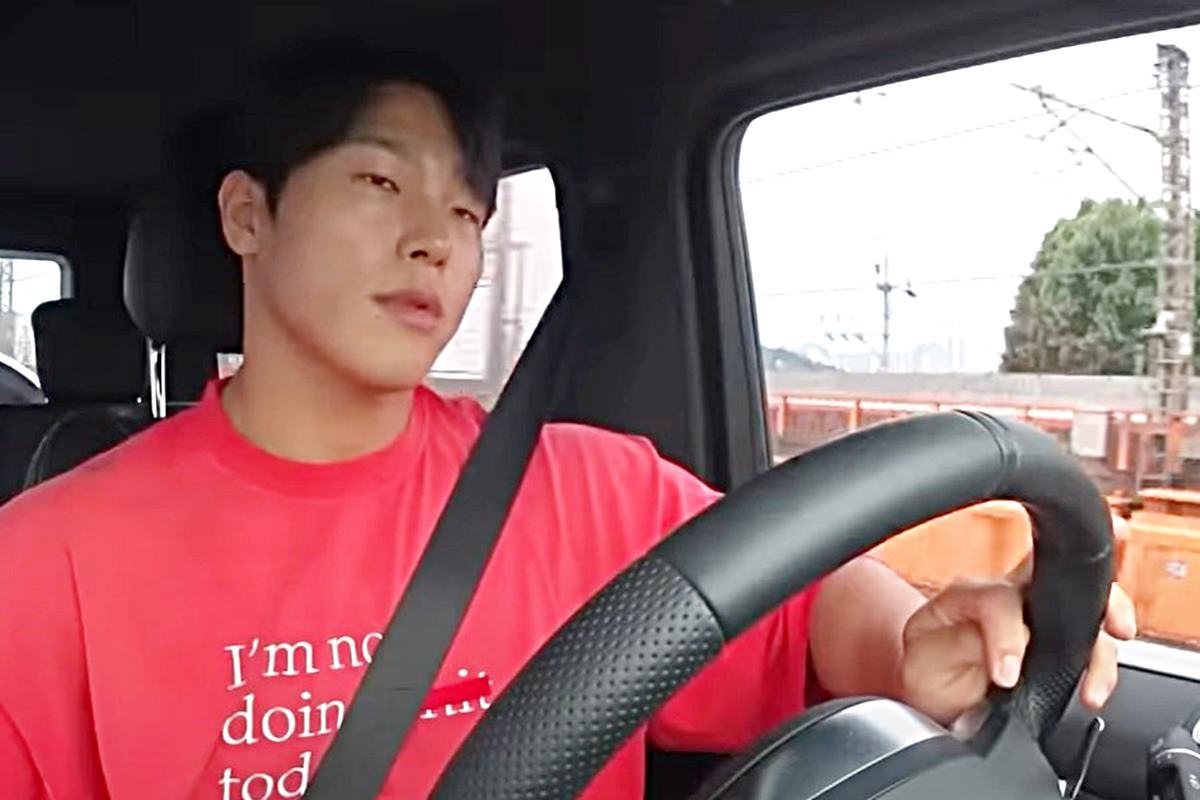 G바겐을 운전하는 윤성빈 사진 출처 = '나 혼자 산다'.jpg