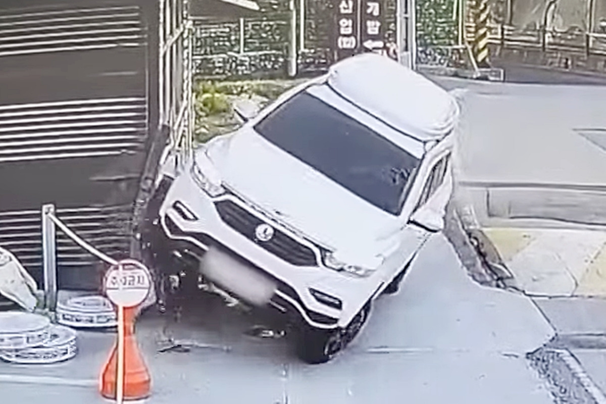 3_사고 순간_유튜브 채널 '한문철 TV'.jpg