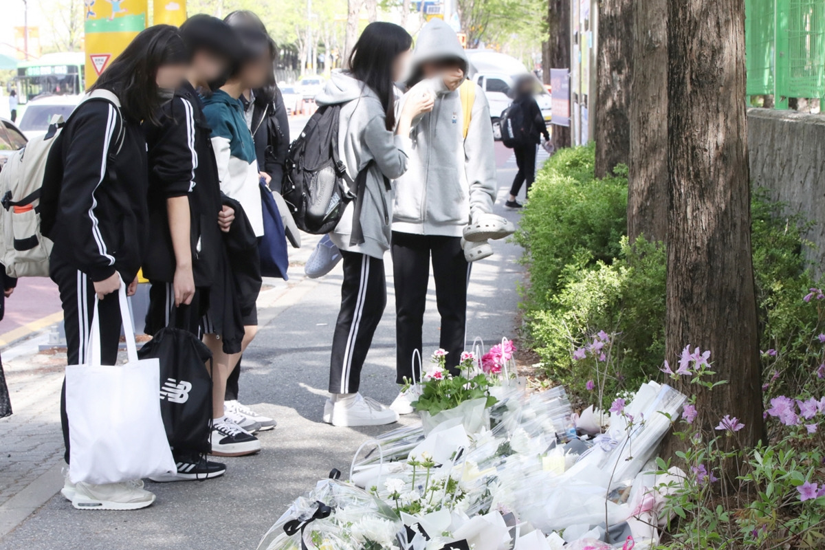 5_배승아 양 사고 현장을 찾은 추모객들_온라인 커뮤니티.jpg