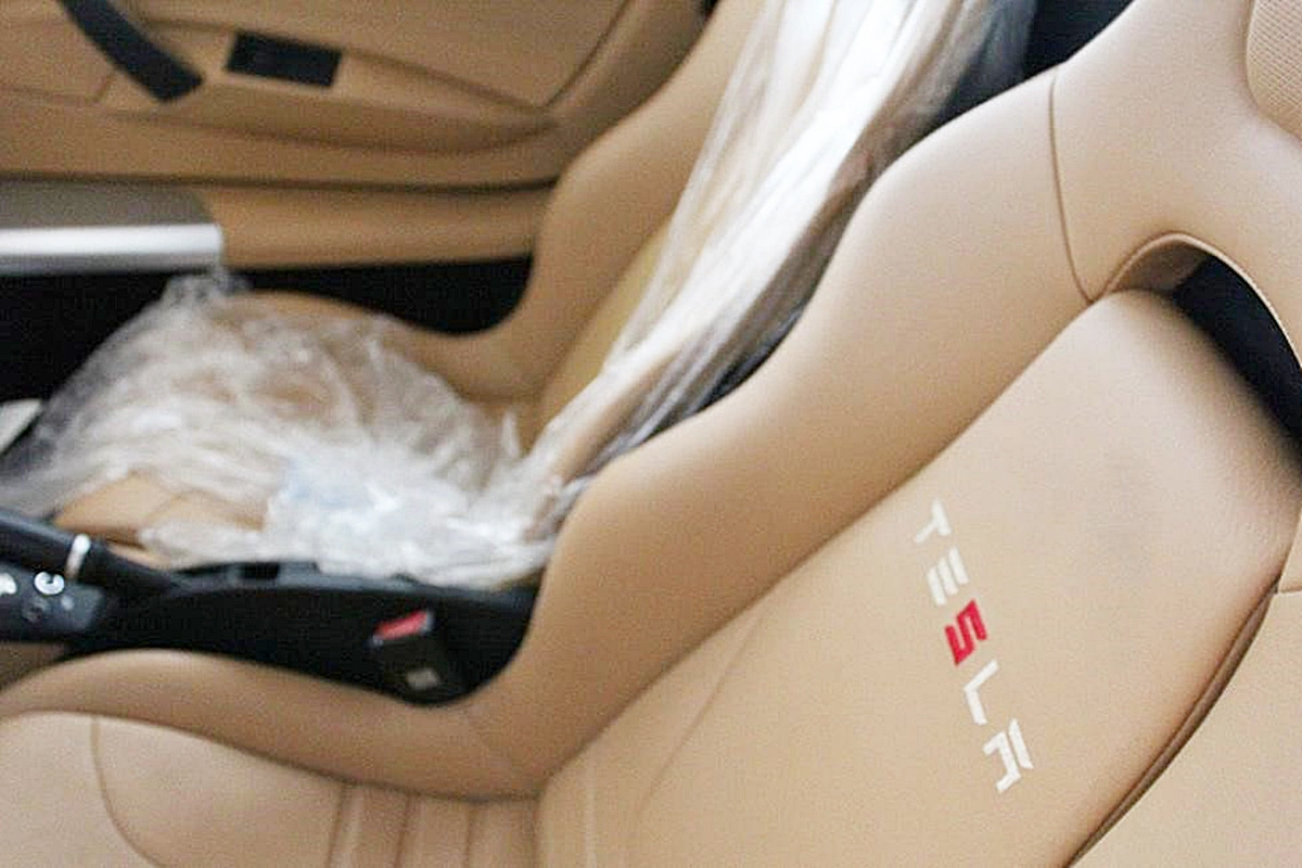 5_테슬라 로드스터 인테리어_'Gruber Motors'_4.jpg