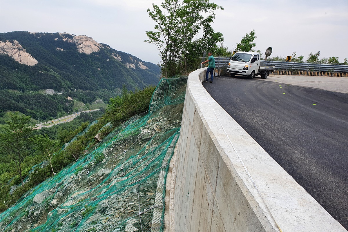 코너 너머로 바로 절벽.jpg