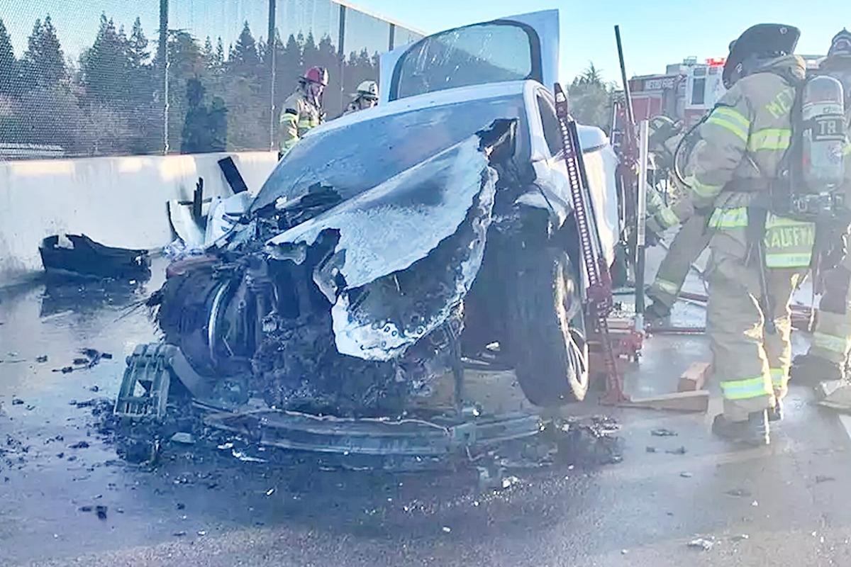 2_불탄 테슬라 모델 S_새크라멘토 메트로 소방국.jpg