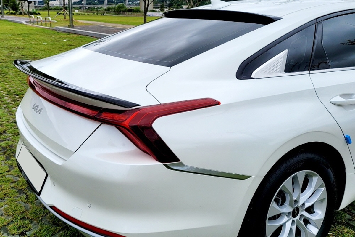 5_립 스포일러 장착한 기아 K8_오토몽.jpg