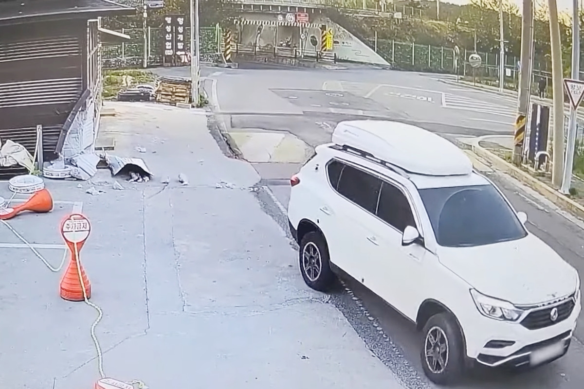 6_도주하는 가해 차량_유튜브 채널 '한문철 TV'.jpg