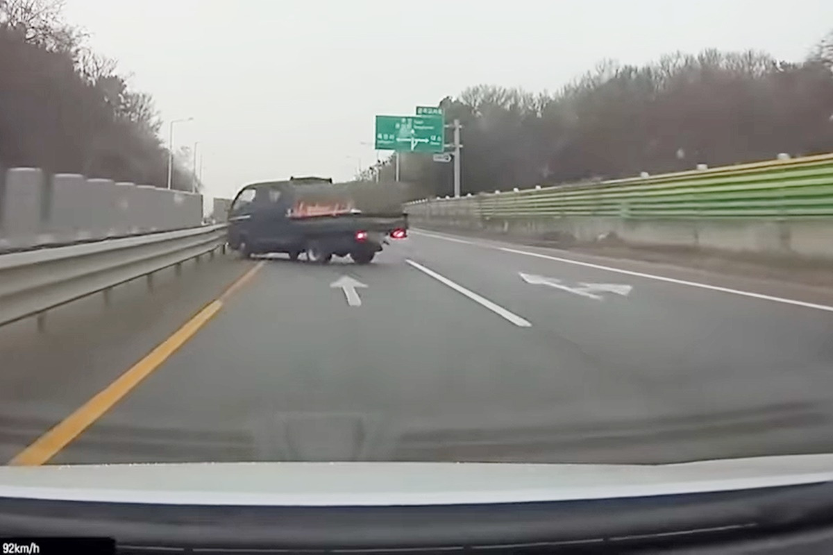 한문철트럭부딪힘 사고 2.jpg