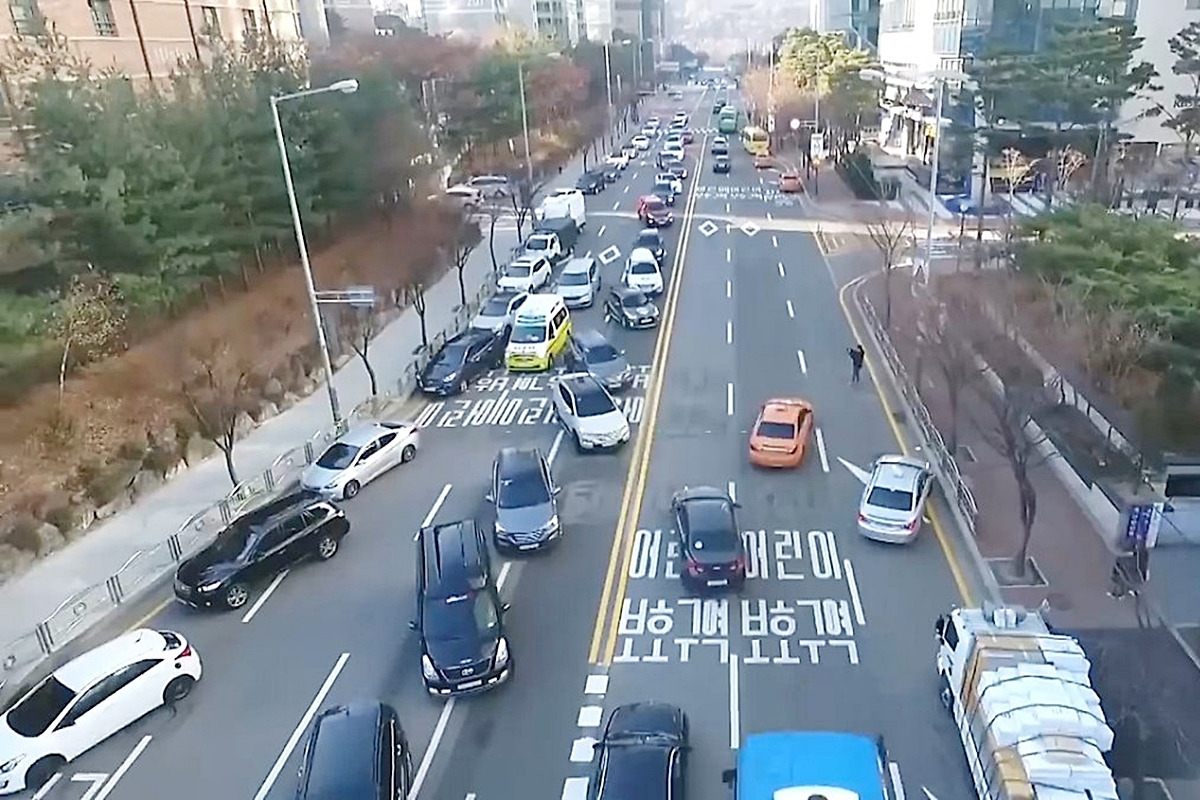 5_구급차 길 터주기.jpg