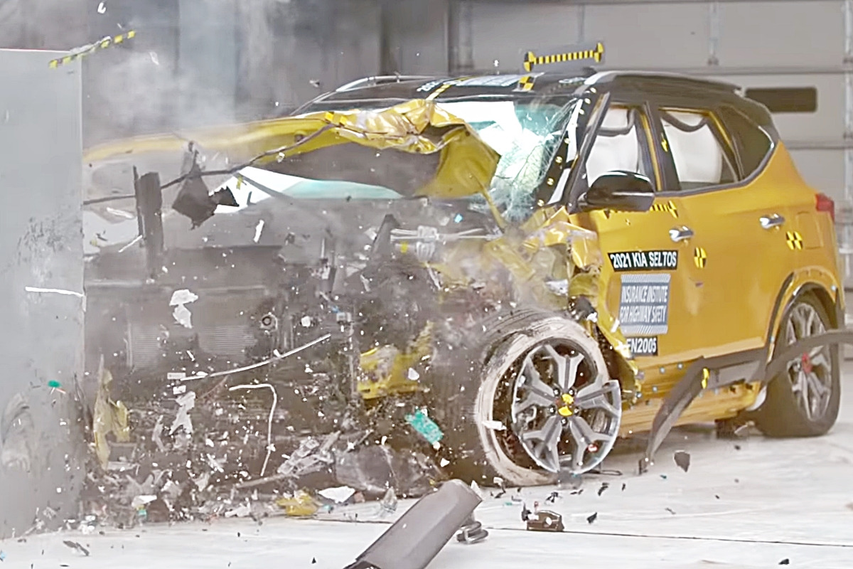 0_기아 셀토스_유튜브 채널 'IIHS'.jpg