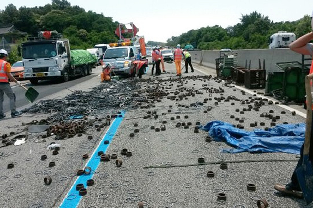 고속도로 낙하물 사고 5.jpg