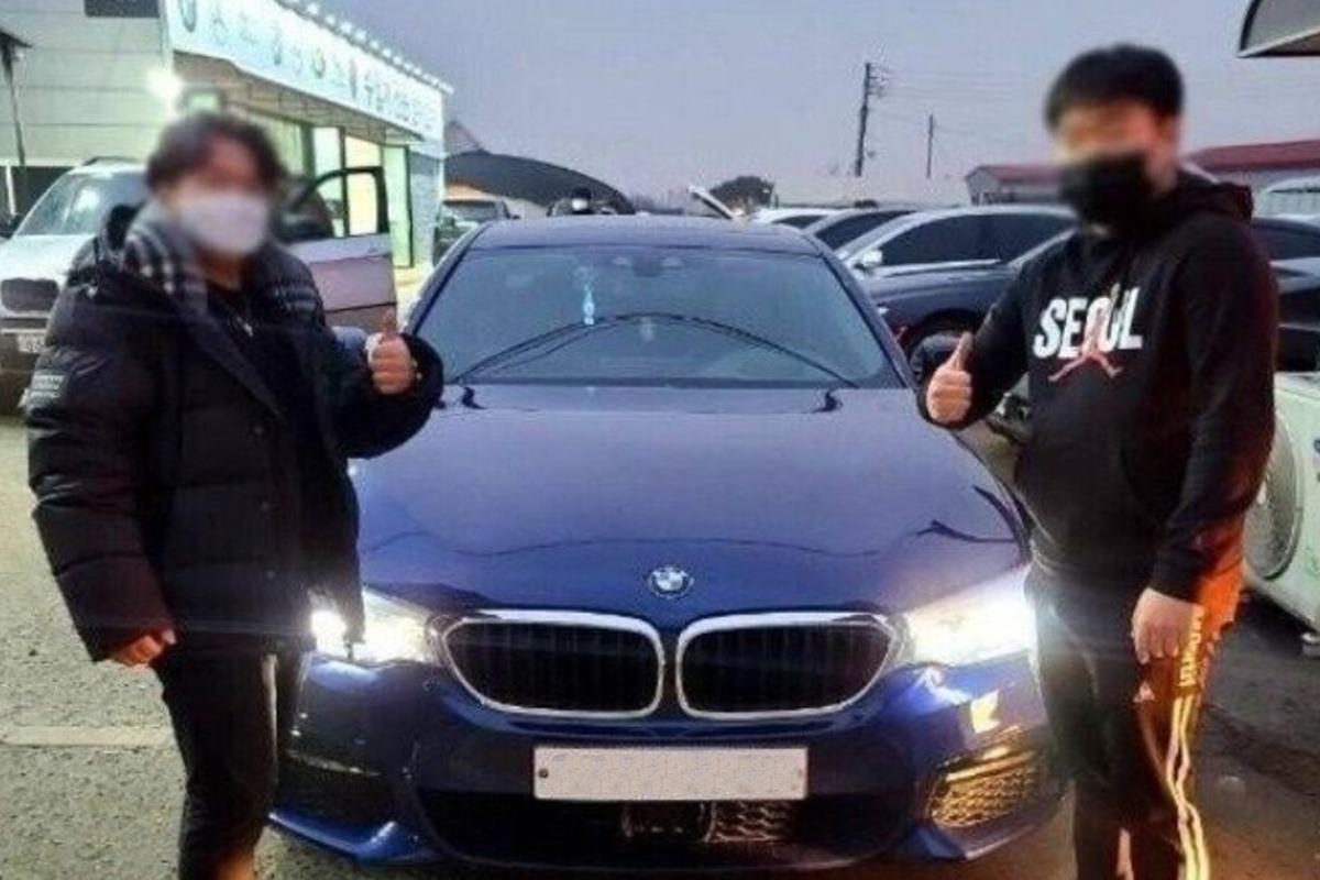 블라인드 흔히 영정사진이라 불리는 자동차 거래 사진.jpg