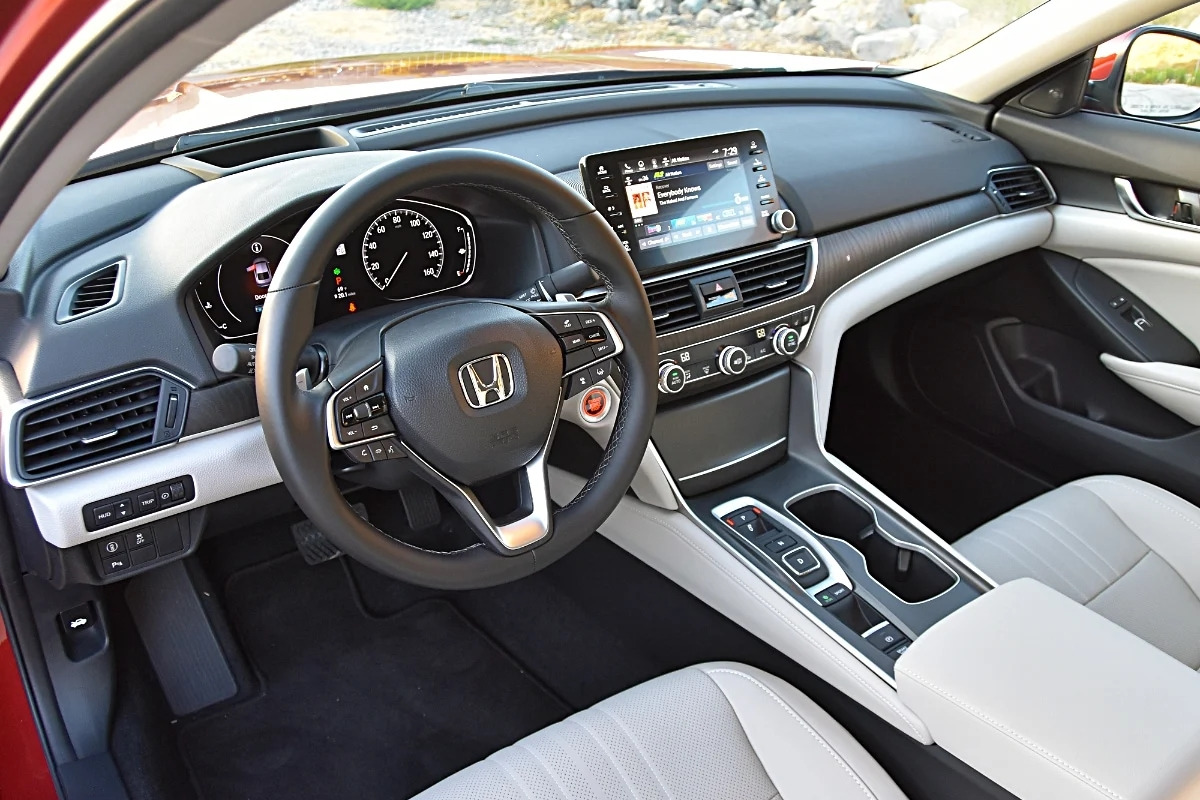 3_현행 어코드 인테리어_JD Power.jpg