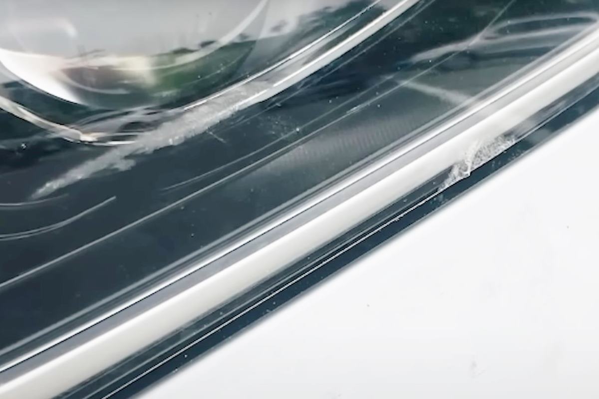 추돌로 파손된 부위 사진 출처 = '그것이 블랙박스'.jpg