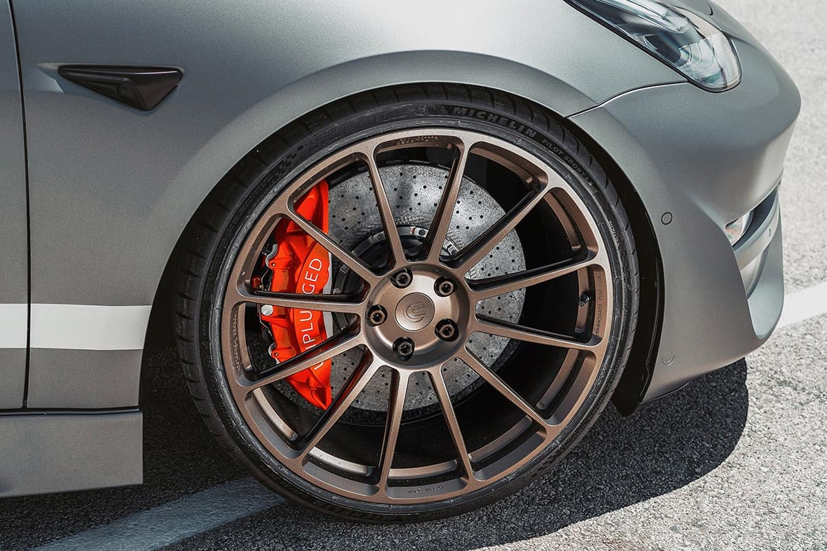 Unplugged-Performance-Model-3-Performance 브레이크.jpg