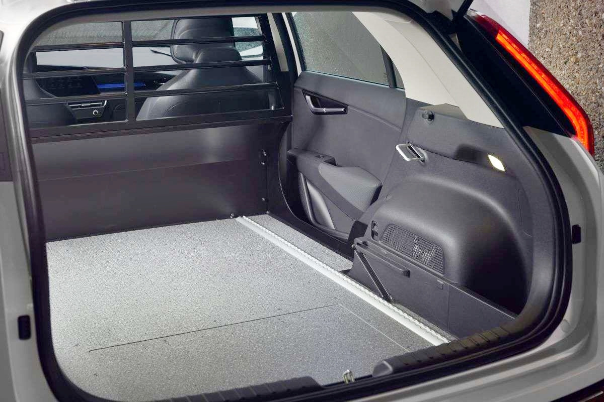 3_니로 EV 카고 적재함.jpg