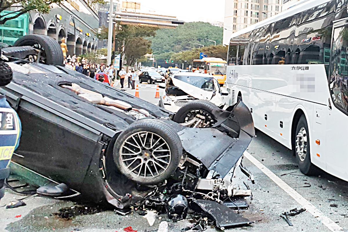 해운대에서 마약 복용 후 사고를 낸 포르쉐 뉴스1.jpg