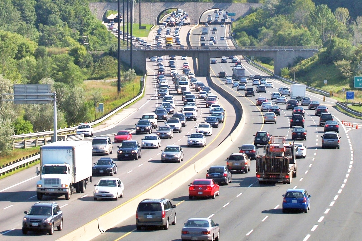 1_도로 풍경_Auto Trader.jpg