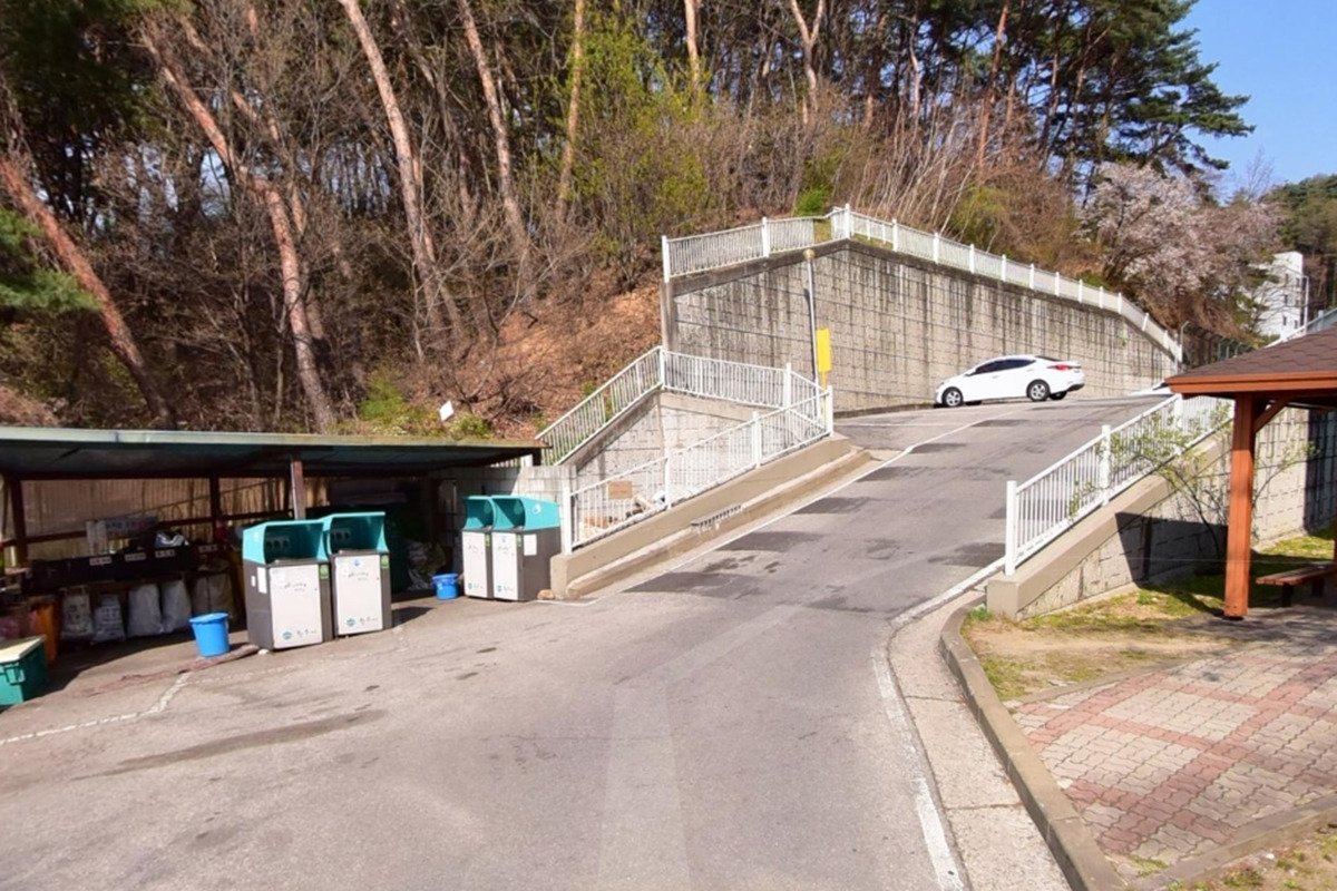 3_사고가 발생한 아파트 단지 도로_네이버 지도 거리뷰_2.jpg