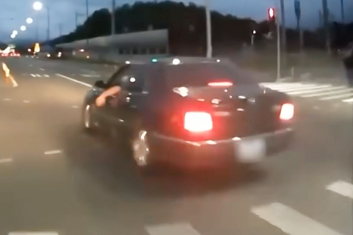 3_상향등 보복운전_유튜브 채널 '한문철 TV'.jpg