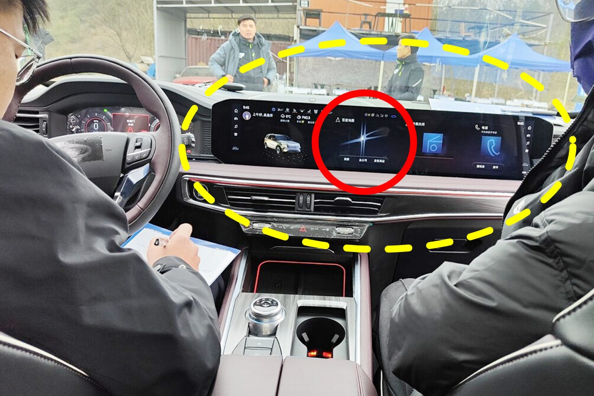 포드 익스플로러 중국 디스플레이.jpg