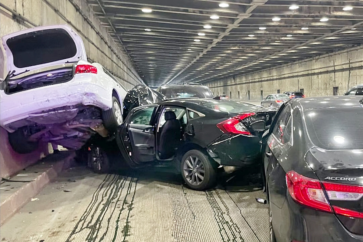 5_테슬라 FSD 오작동으로 인한 다중 추돌 사고_The Intercept.jpg