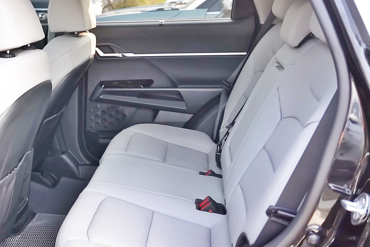 4_쌍용 토레스 2열_유튜브 채널 '우파푸른하늘Woopa TV'.jpg