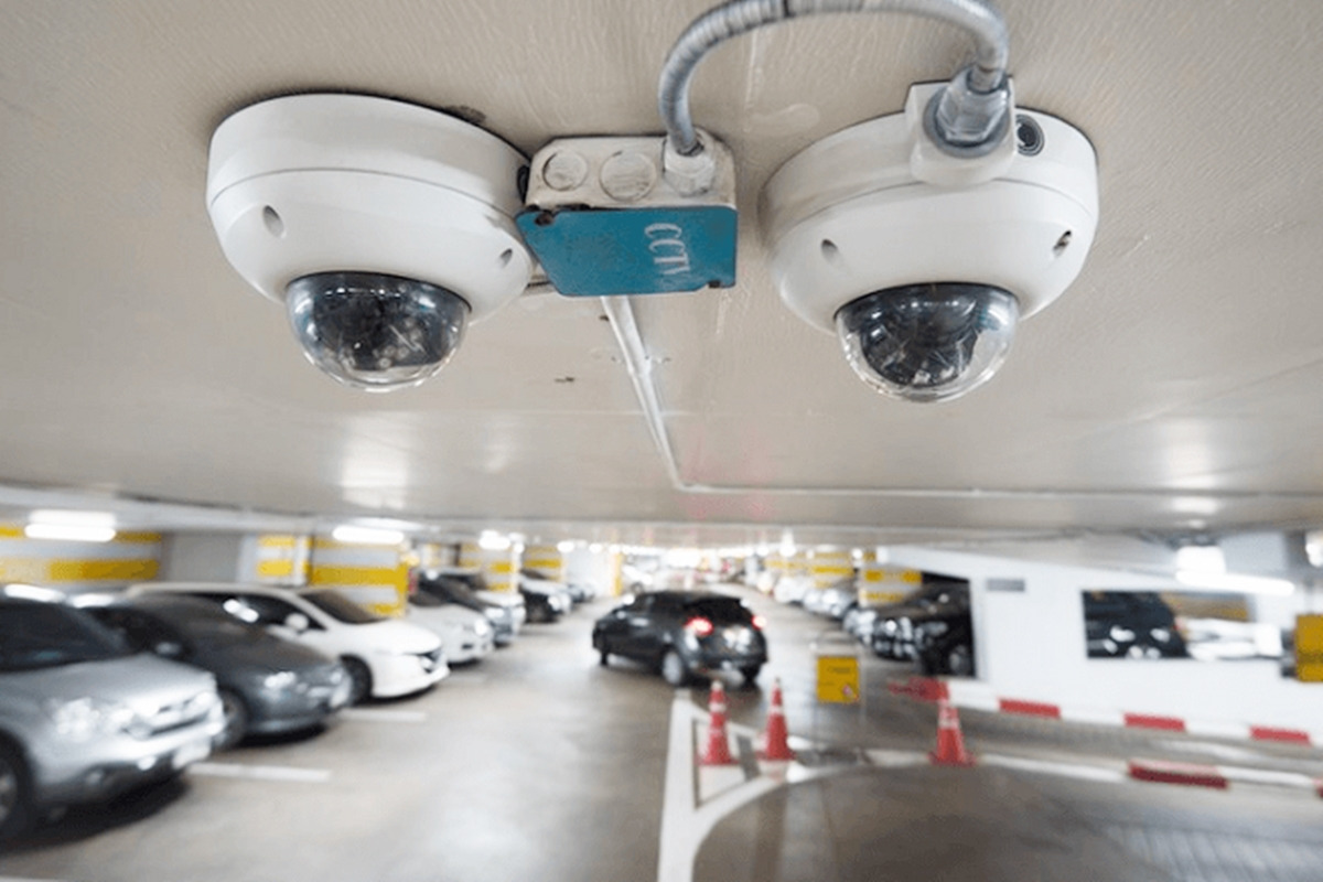 4_주차장에 설치된 CCTV.jpg