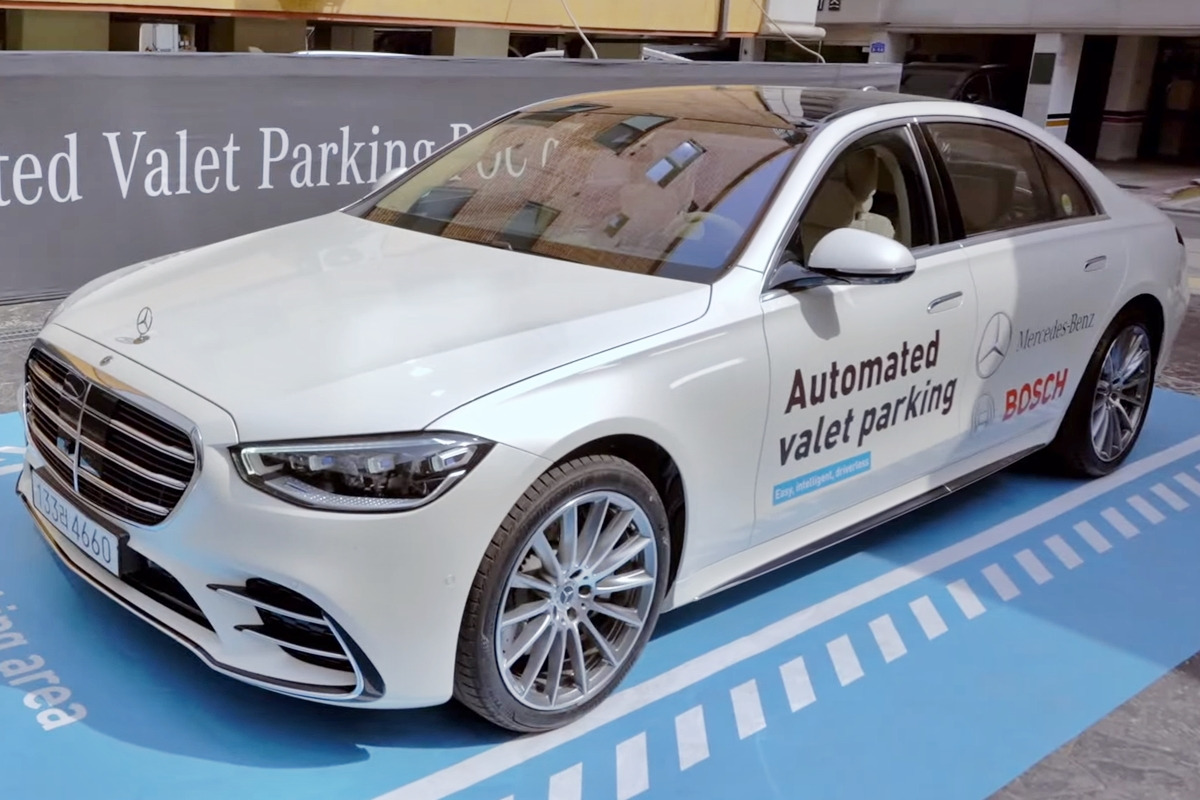 7_유튜브 채널 'Mercedes-Benz Korea'.jpg