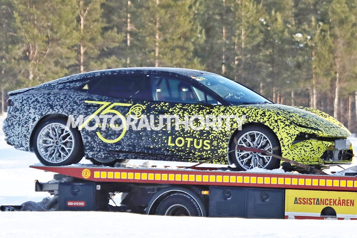 6_테스트 주행 마치고 탁송되는 로터스 타입 133 프로토타입_MotorAuthority.jpg