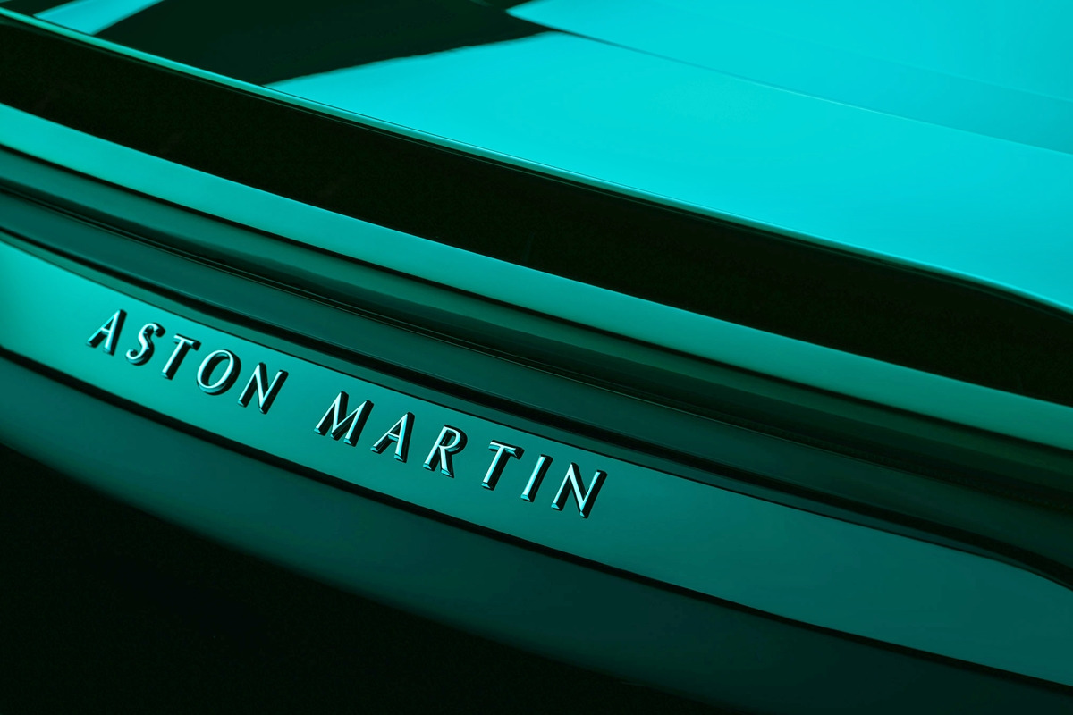 1_애스턴마틴 DBS 770 얼티메이트 티저_유튜브 채널 'Aston Martin'_4.jpg