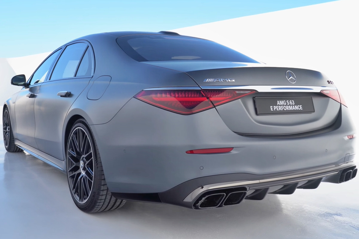 2_메르세데스 S63 AMG E 퍼포먼스_유튜브 채널 'Remove Before Race'.jpg