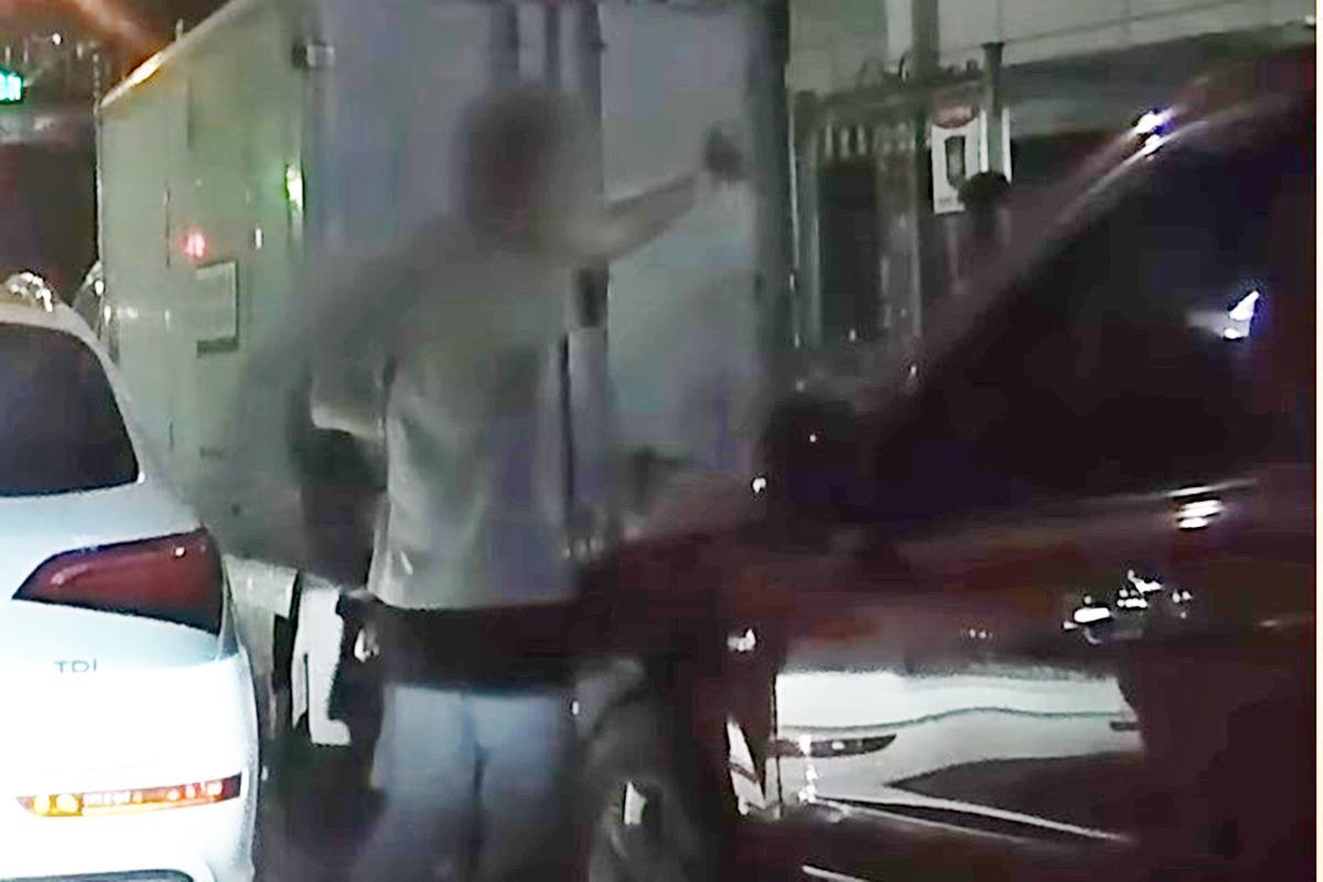 조용한 곳에서 붙자는 가해자 사진 출처 = 유튜브 채널 '한문철TV'.jpg