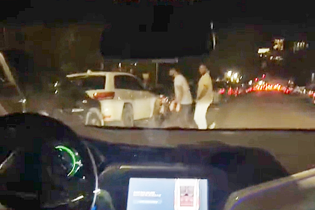 2_보행자를 향해 돌진하는 크루즈 로보 택시_틱톡 'wail.aldahni'.jpg