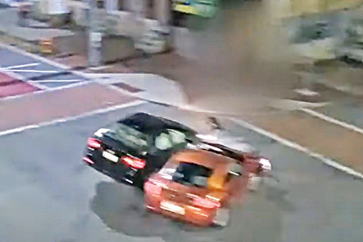 도주 중 교차로에서 충돌한 쏘나타 Youtube WJZ.jpg