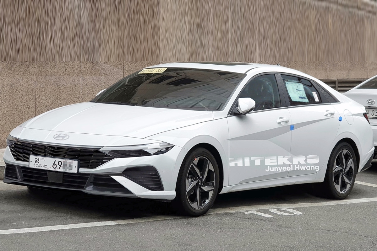 9_아반떼 페이스리프트 예상도_유튜브 채널 '하이테크로 Hitekro'.jpg